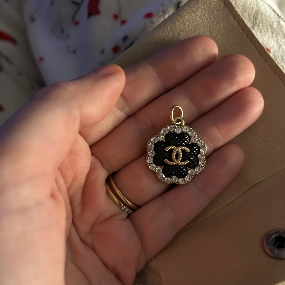 CC Black and Gold Pendant - Picture 1 of 3